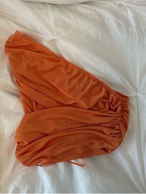 Lioness Orange one shoulder tank 🧡